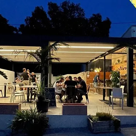 Mobil 6 Pers Avec Terrasse A - Api-1-52-598 Camping